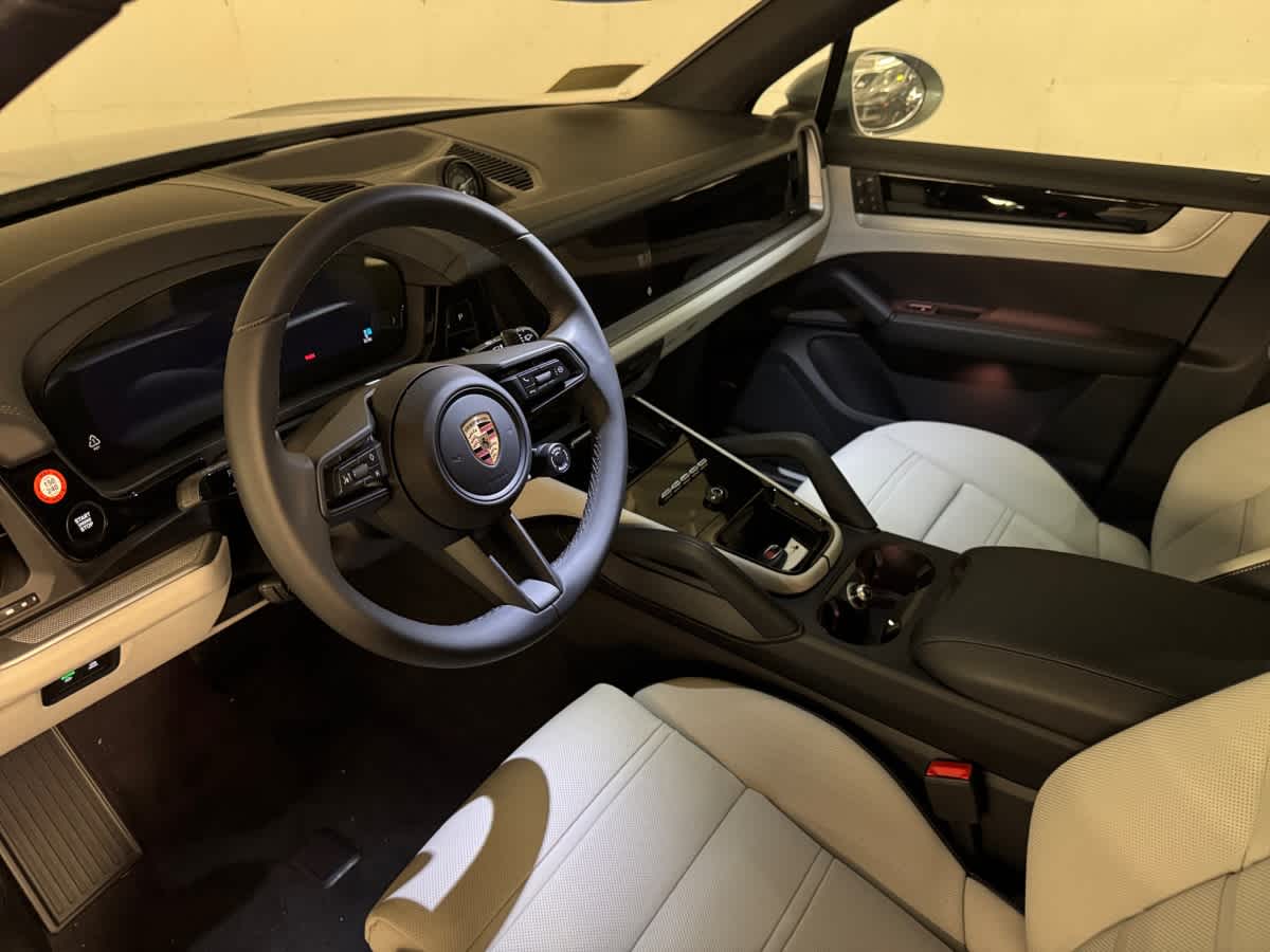 2025 Porsche Cayenne E-Hybrid photo 4