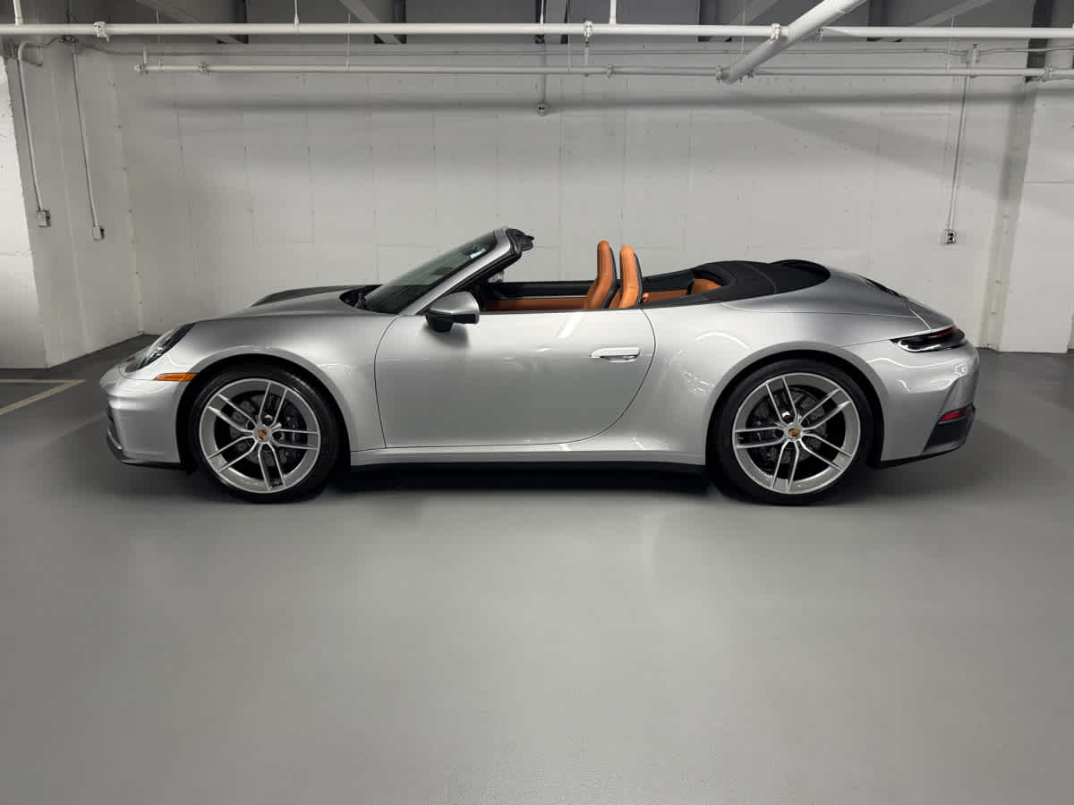 2025 Porsche 911 photo 2