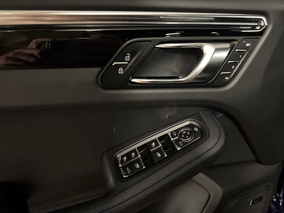 2026 Porsche Macan - Photo 16