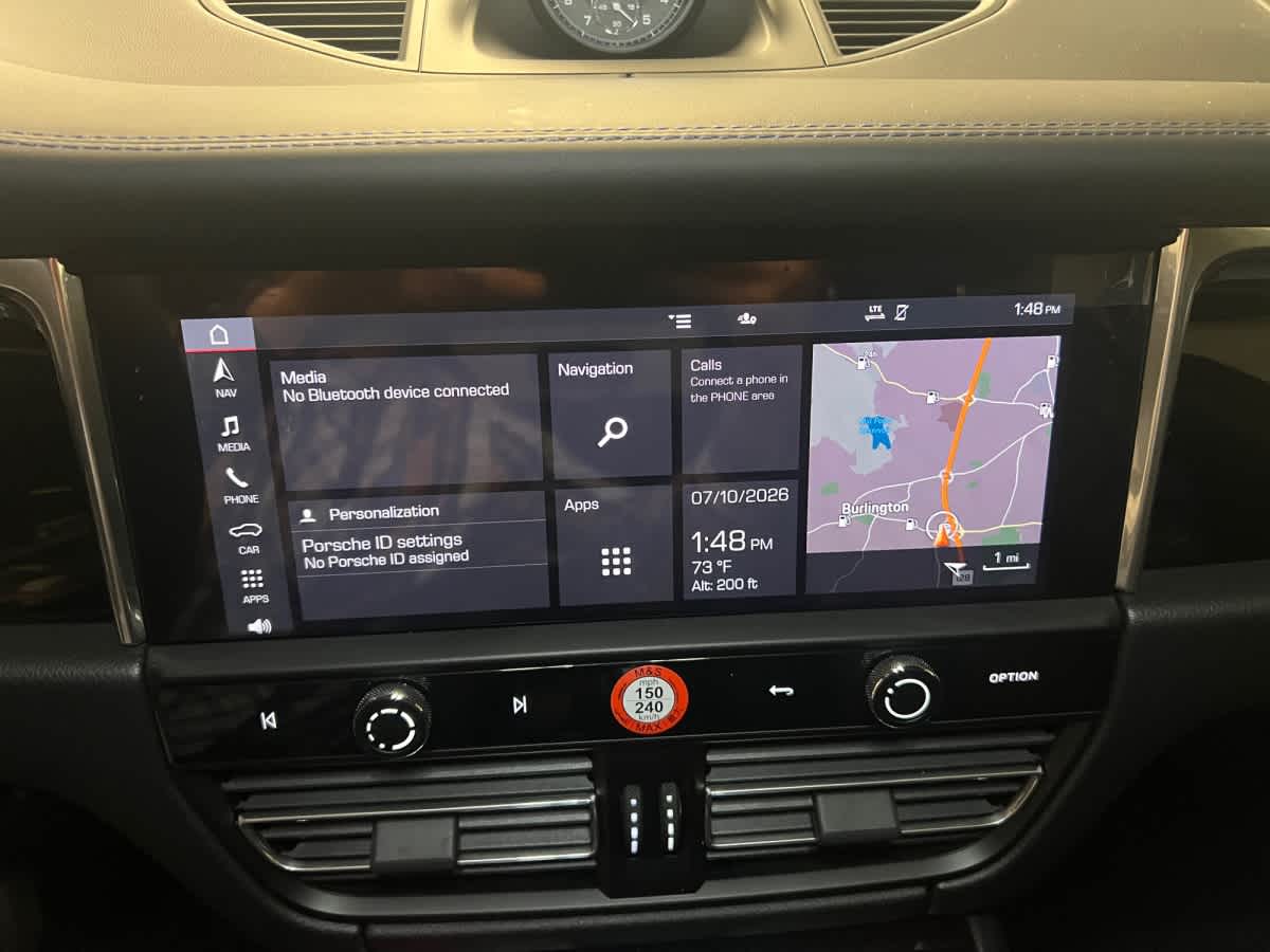 2026 Porsche Macan T - Photo 15