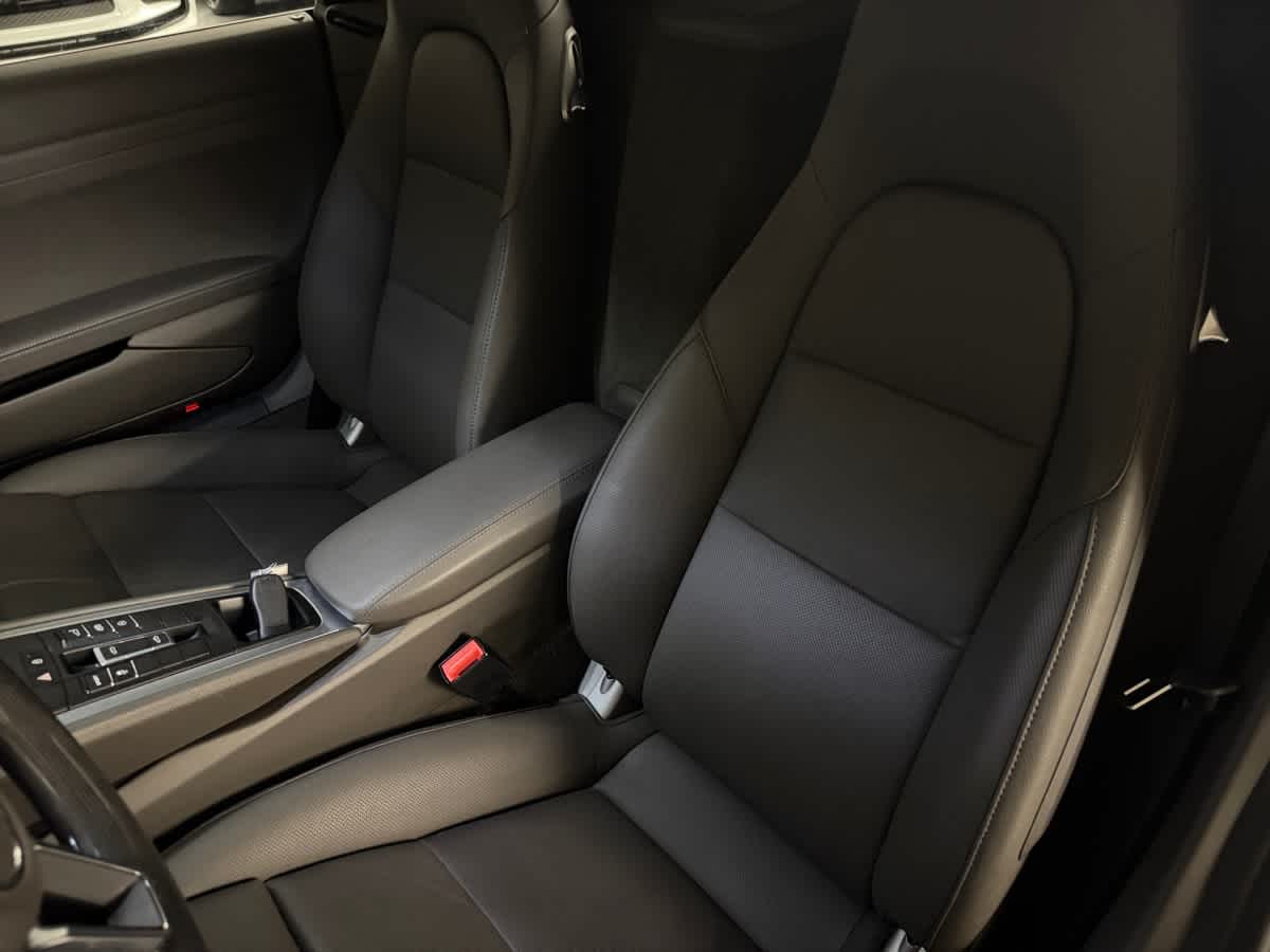 new 2025 Porsche 718 Boxster car