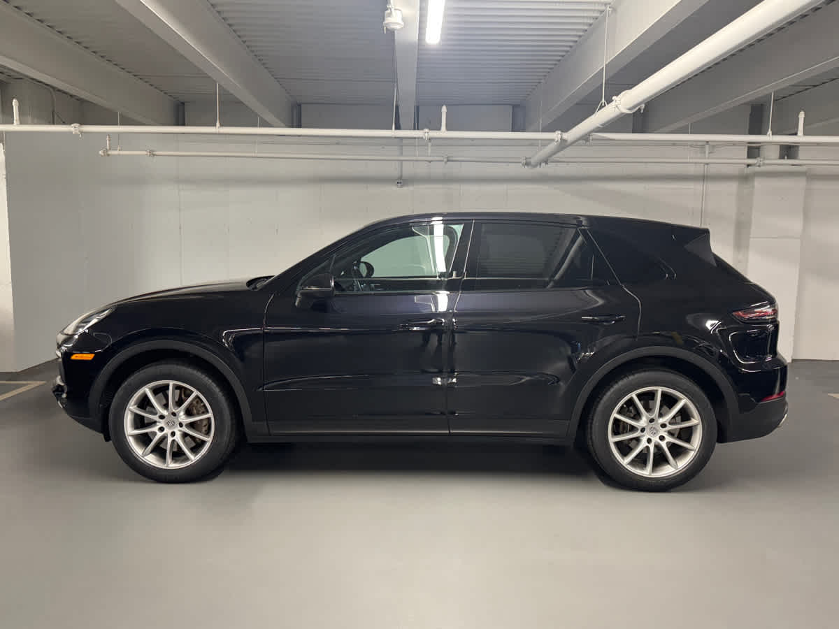 2021 Porsche Cayenne photo 2