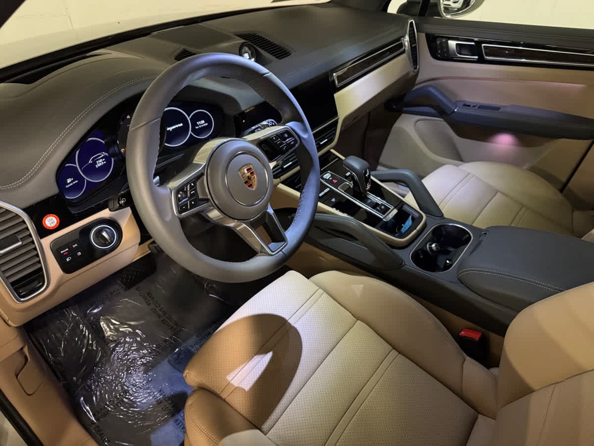 2023 Porsche Cayenne Platinum Edition photo 4