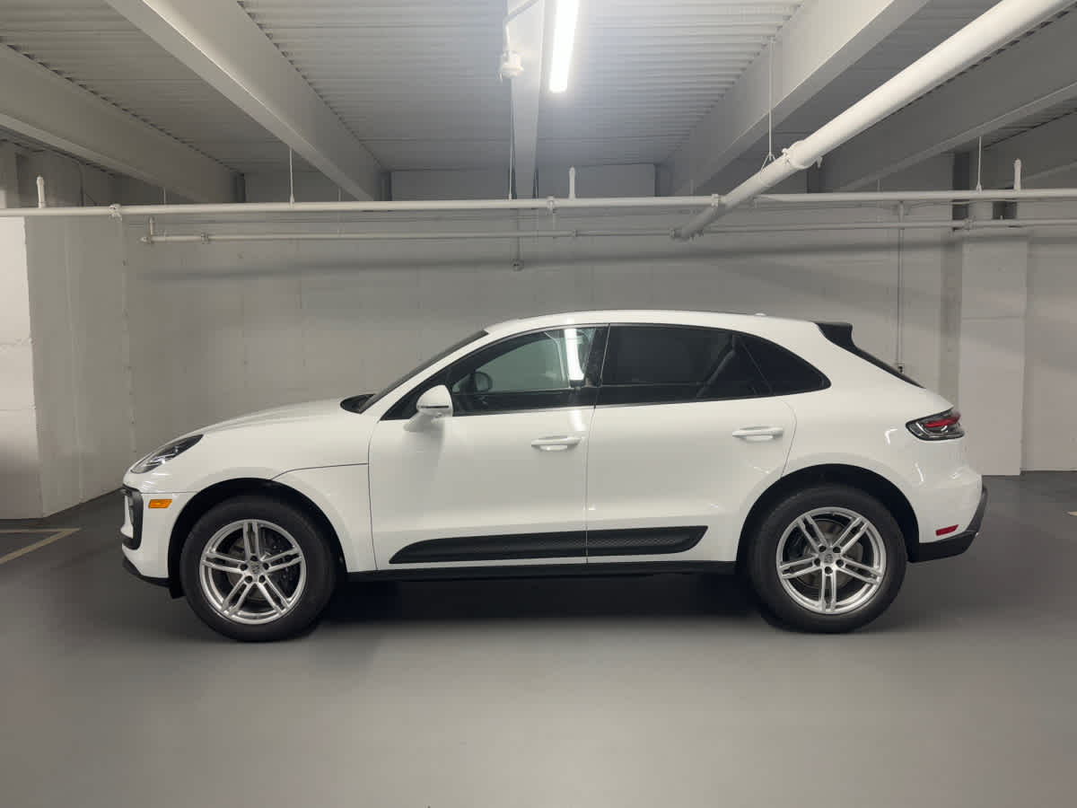 2026 Porsche Macan T photo 2