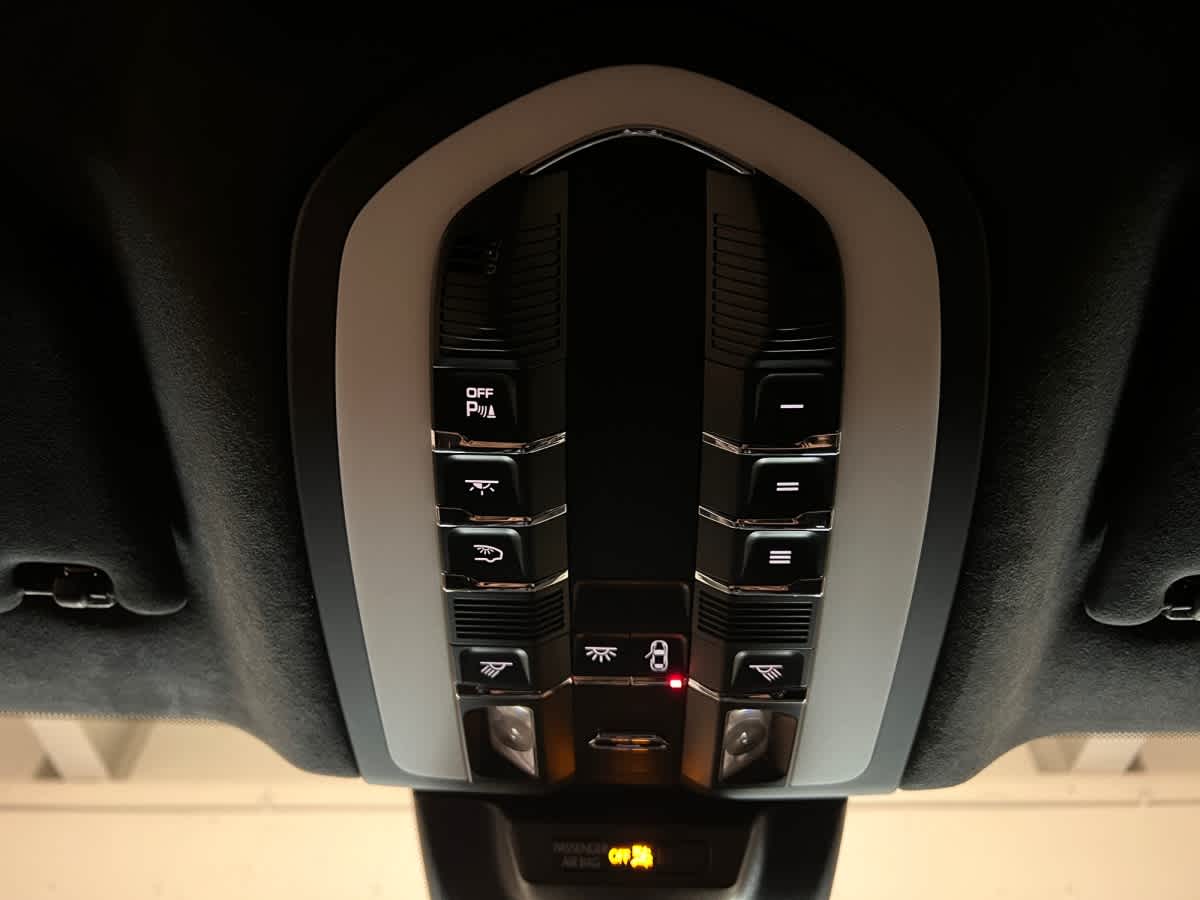 2025 Porsche Macan GTS - Photo 29