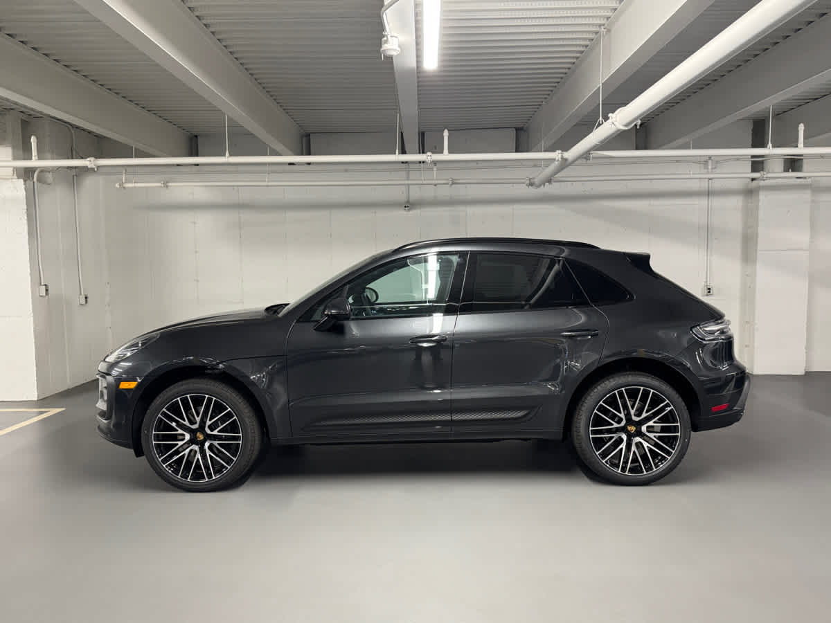 2026 Porsche Macan T photo 2