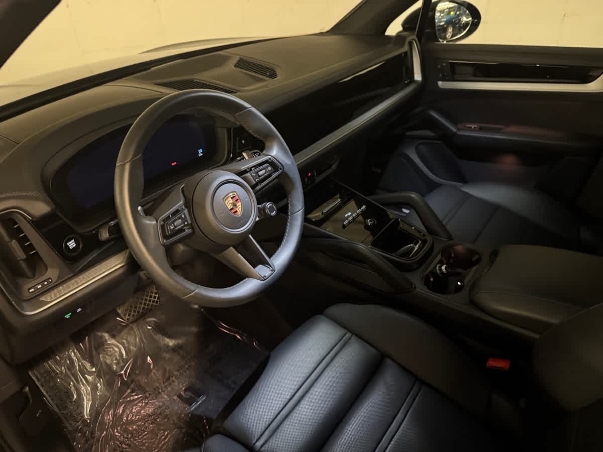 2025 Porsche Cayenne photo 4