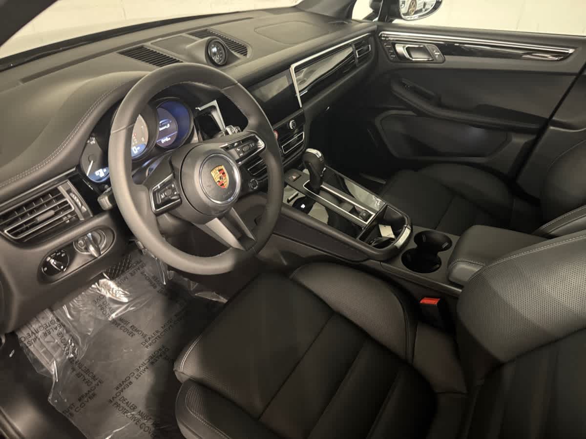 2025 Porsche Macan S photo 4
