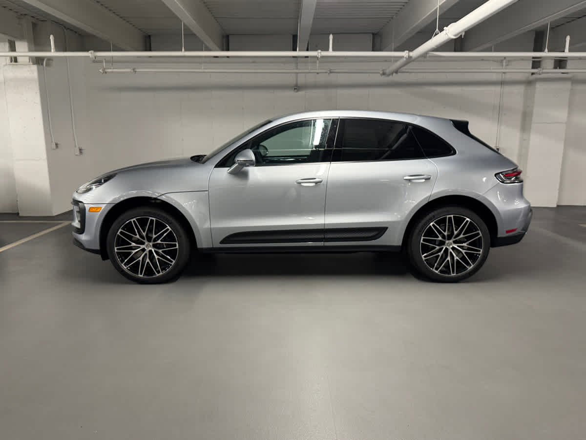 2025 Porsche Macan T photo 2