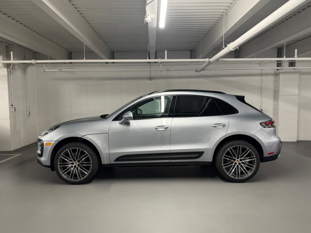 2026 Porsche Macan T photo 2