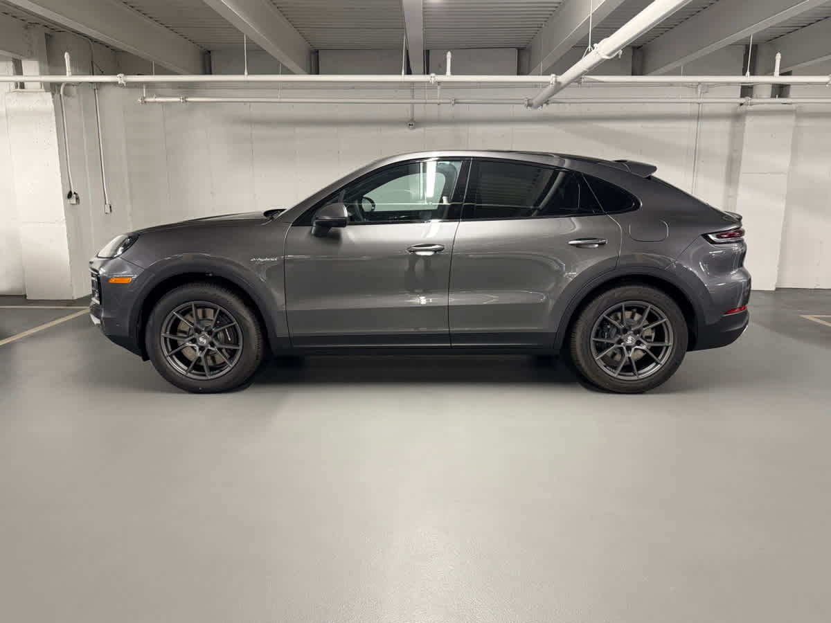 2025 Porsche Cayenne E-Hybrid photo 2