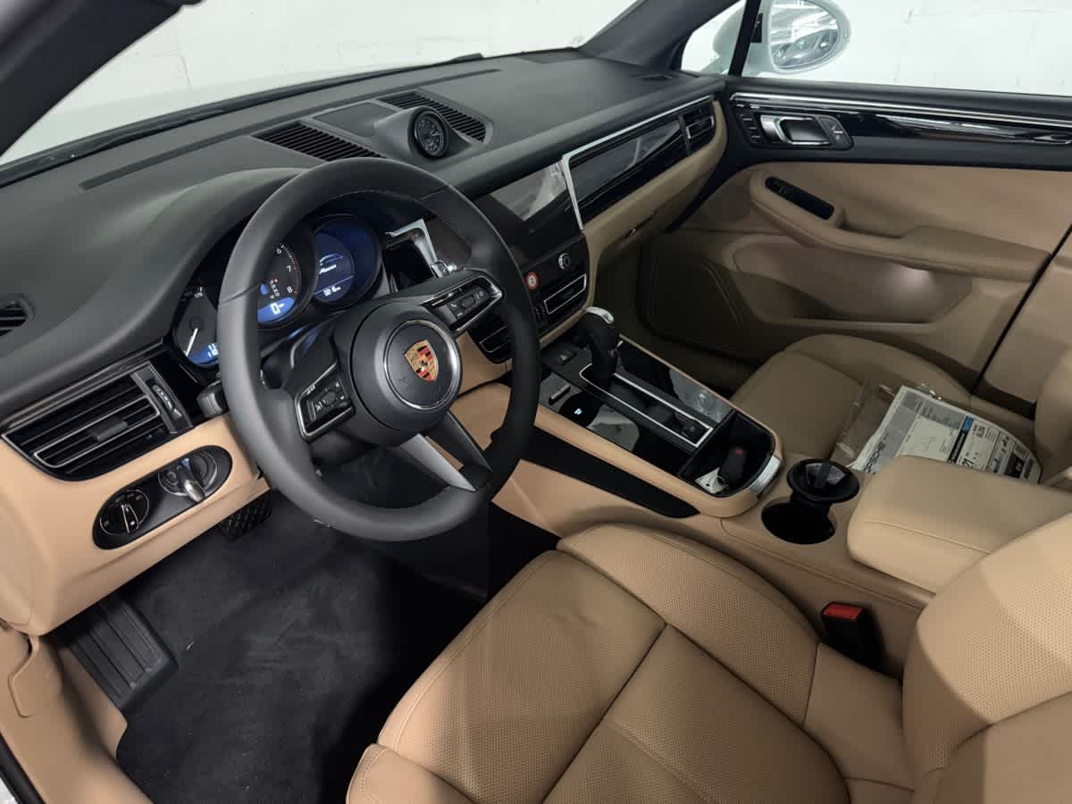 2026 Porsche Macan T photo 4