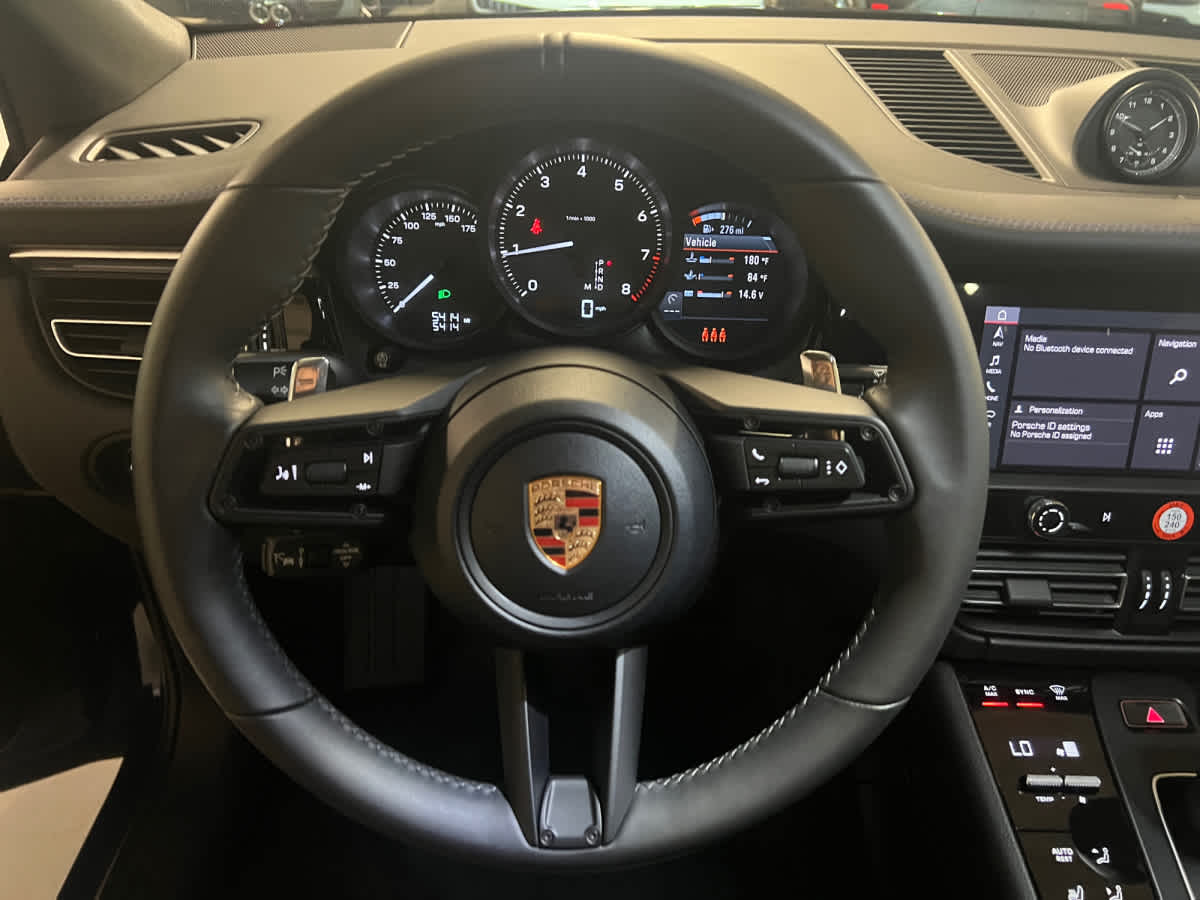 2026 Porsche Macan T - Photo 21