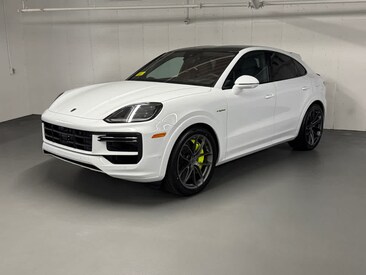 2025 Porsche Cayenne Turbo E-Hybrid SUV