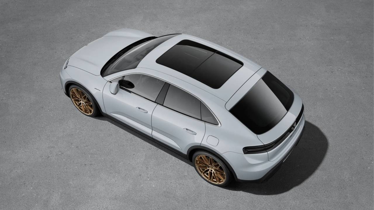 2025 Porsche Macan Electric photo 4
