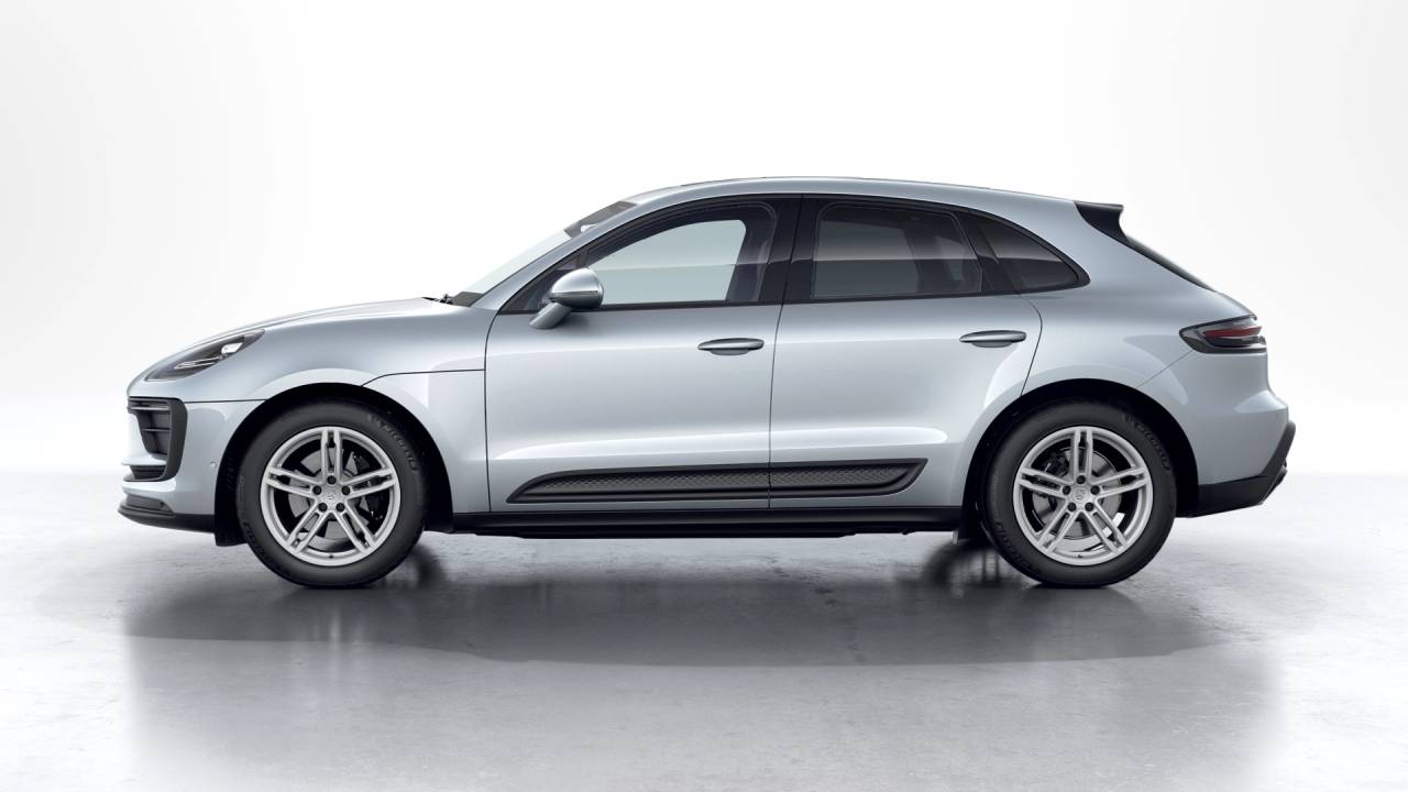2026 Porsche Macan T photo 2