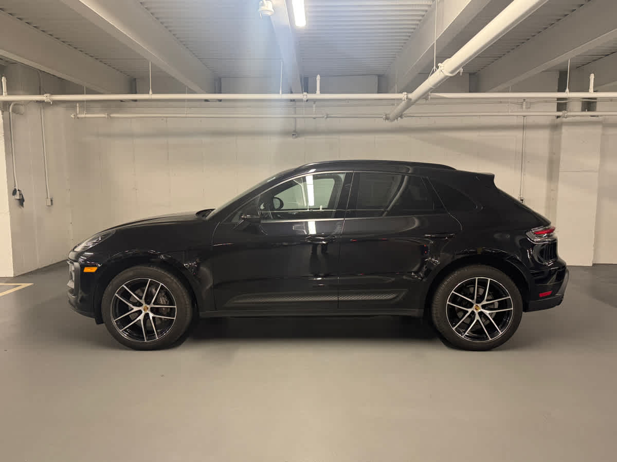 2023 Porsche Macan T photo 2