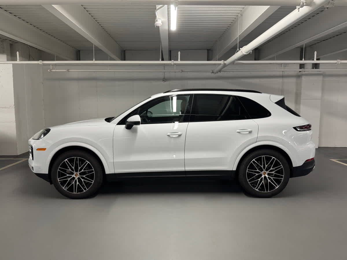 2025 Porsche Cayenne photo 2