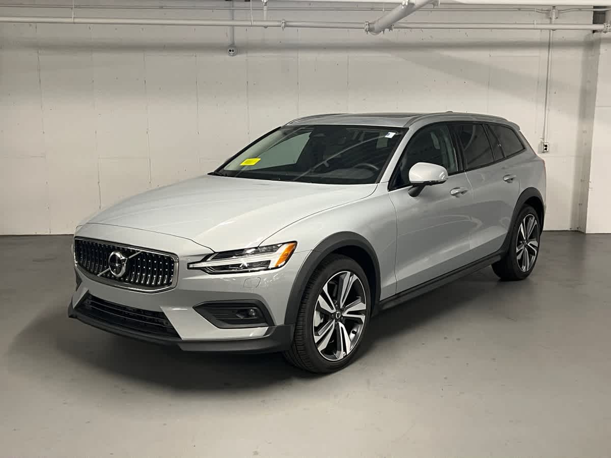 2025 Volvo V60 Cross Country B5 Plus AWD