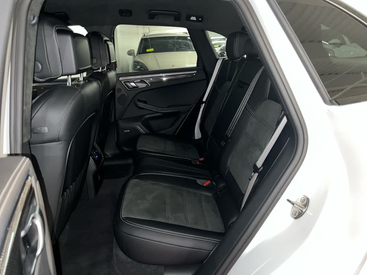 2025 Porsche Macan GTS - Photo 21