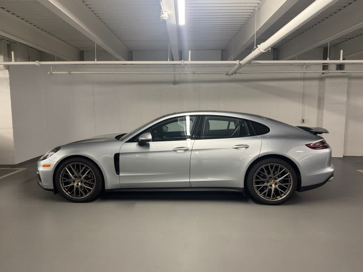 2019 Porsche Panamera 4 photo 2