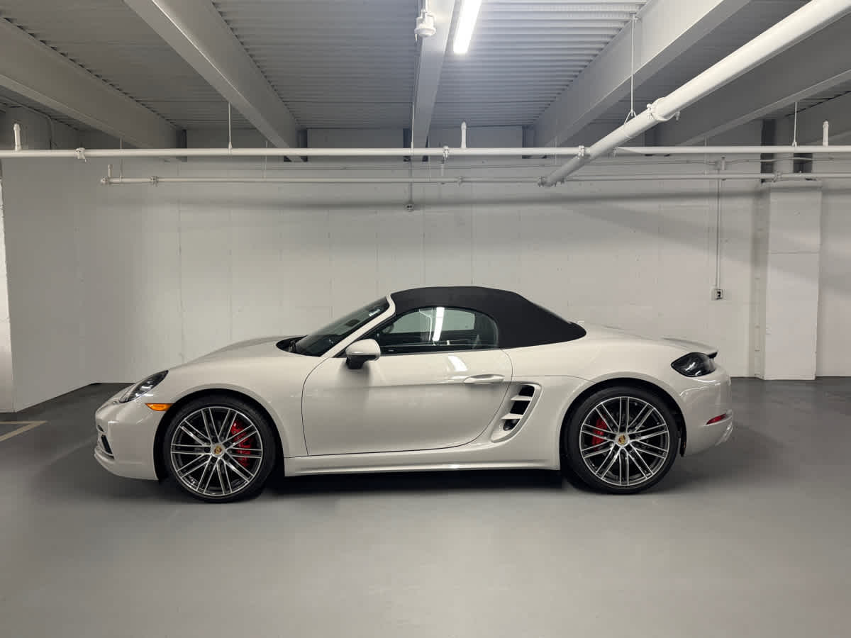 2025 Porsche Boxster S photo 2
