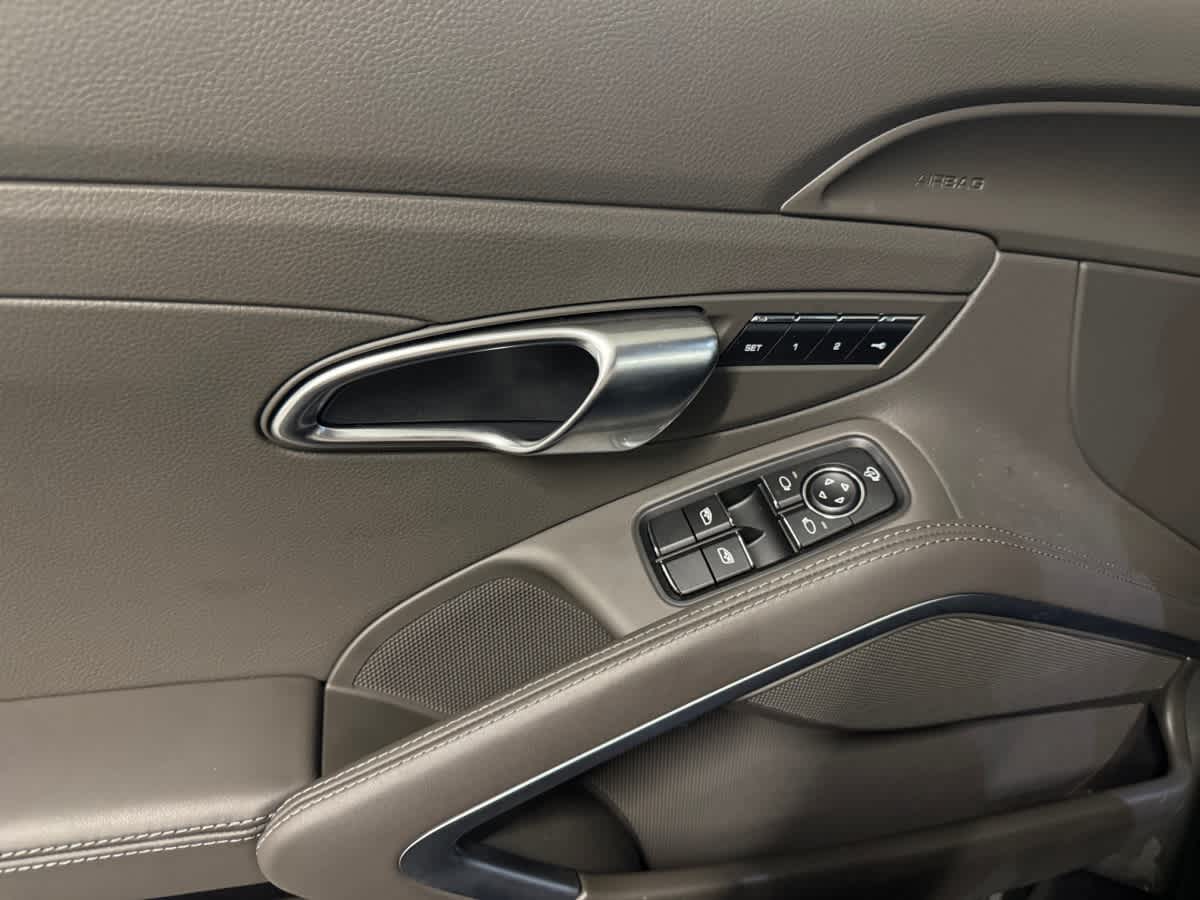 new 2025 Porsche 718 Boxster car