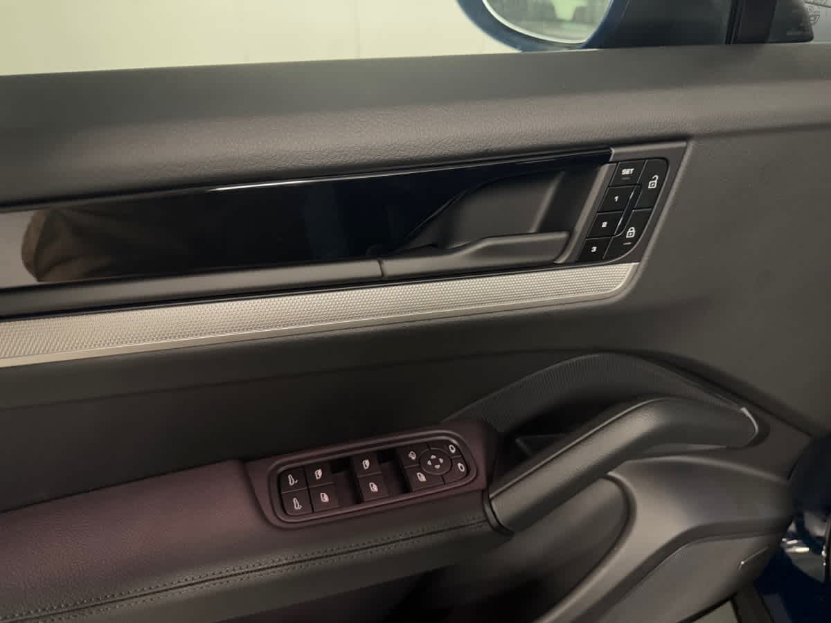 new 2025 Porsche Cayenne car