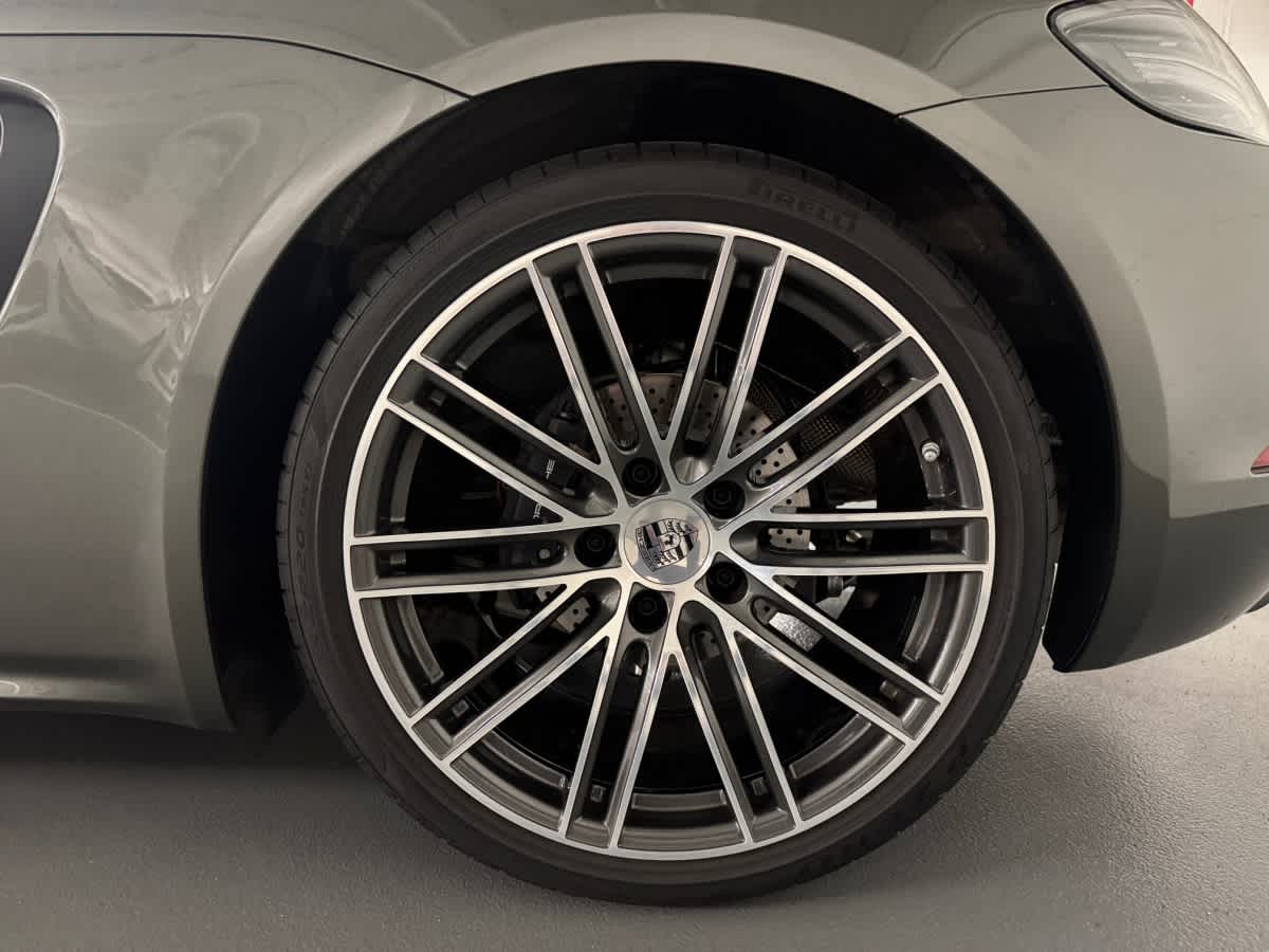 new 2025 Porsche 718 Boxster car