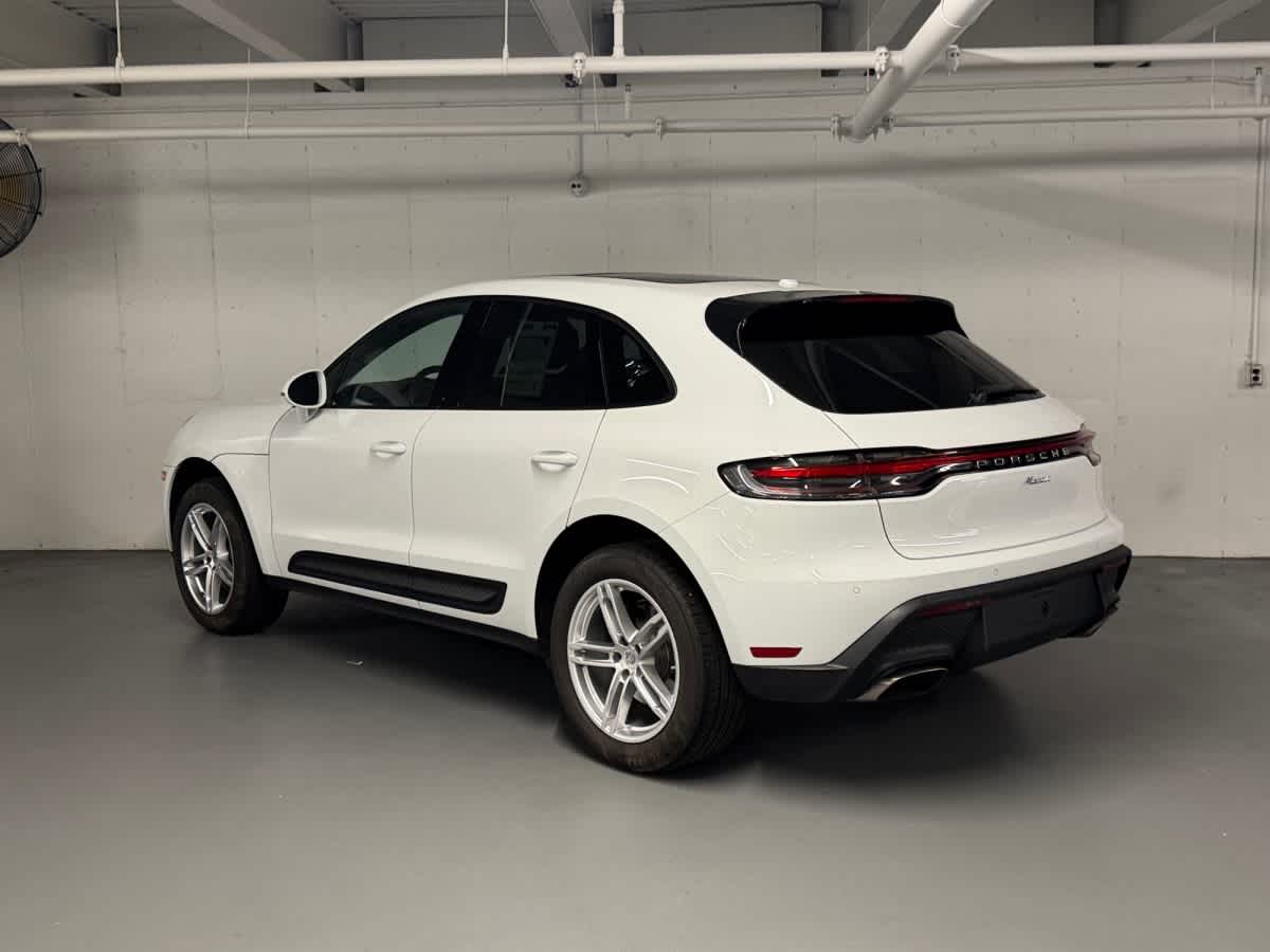 2025 Porsche Macan T photo 3