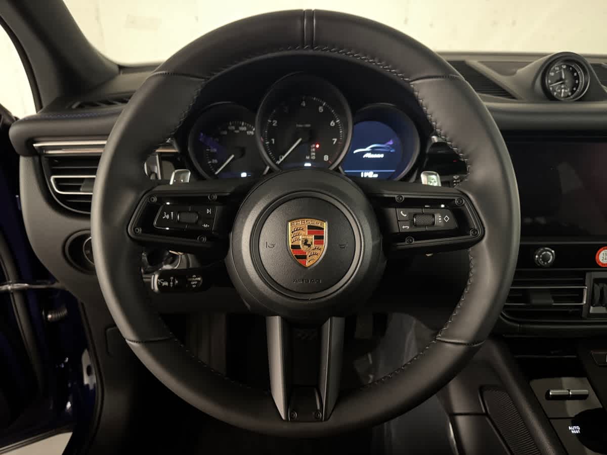 2026 Porsche Macan - Photo 26