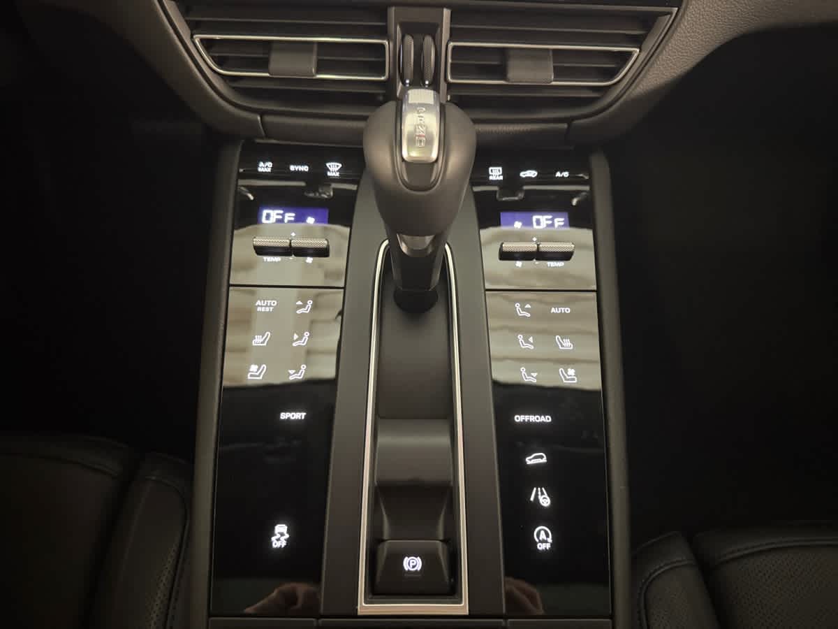 2026 Porsche Macan - Photo 20
