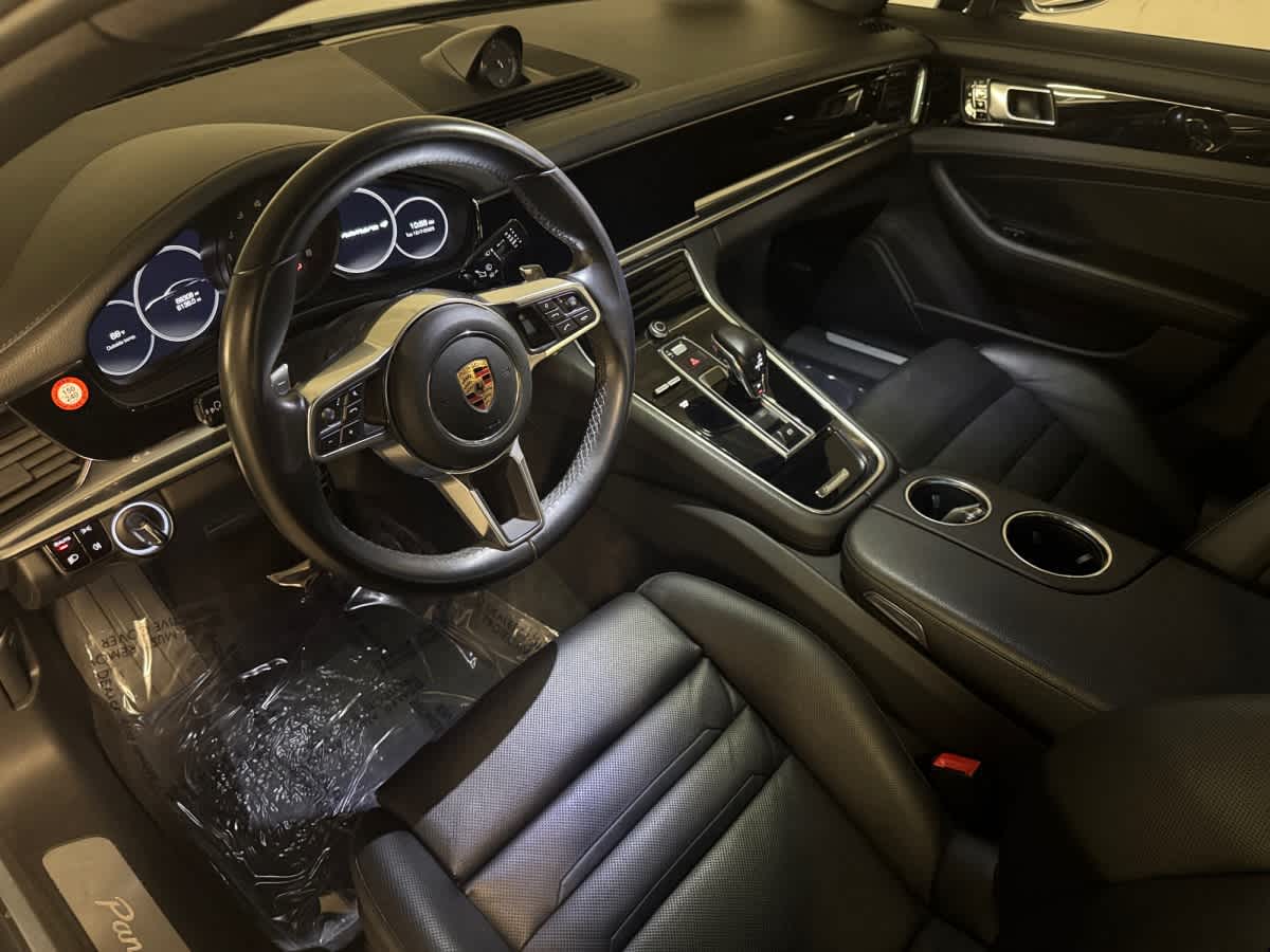 2019 Porsche Panamera 4 photo 4