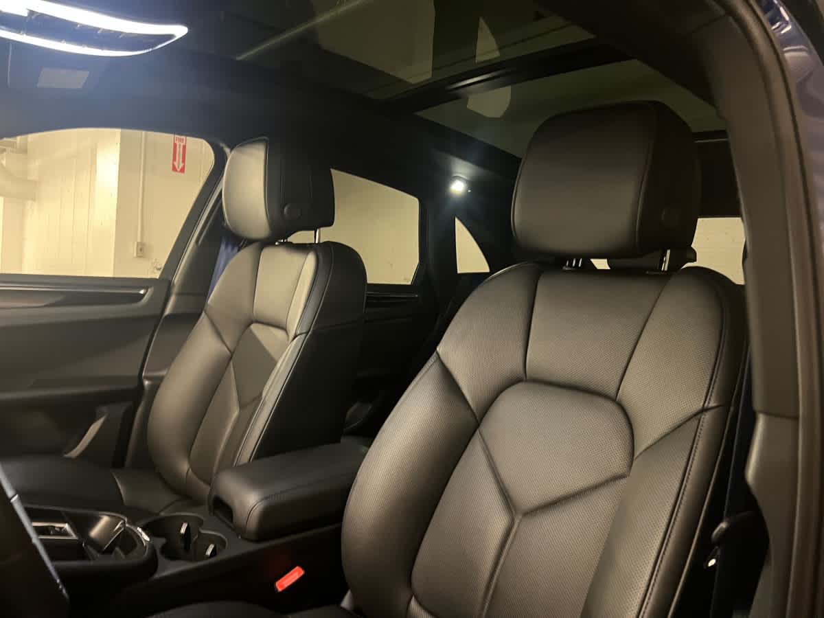 2026 Porsche Macan T - Photo 13