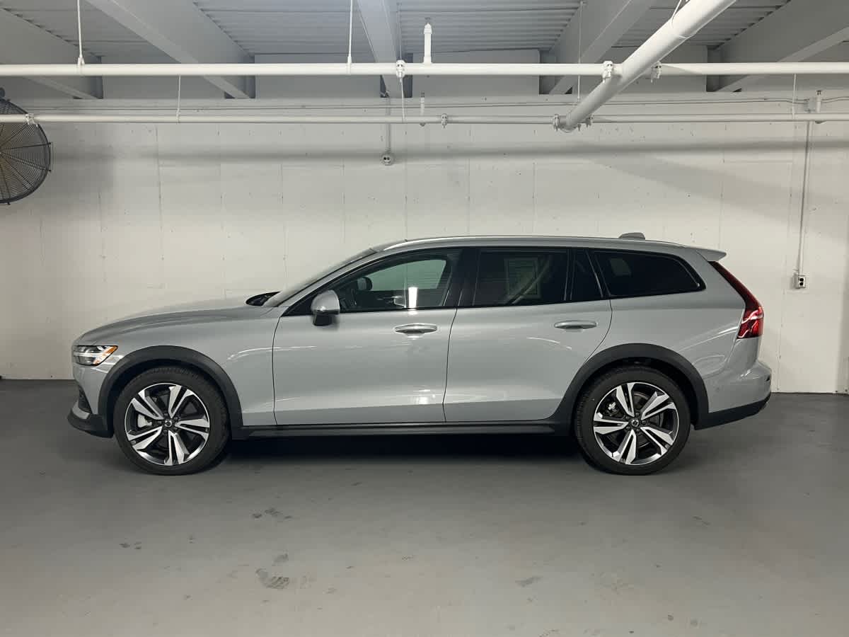 used 2025 Volvo V60 Cross Country car, priced at $37,997