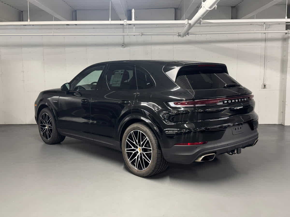 2024 Porsche Cayenne E-Hybrid photo 3