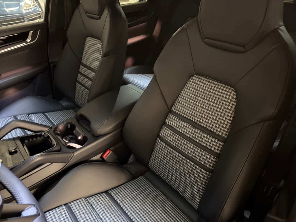 new 2025 Porsche Cayenne car