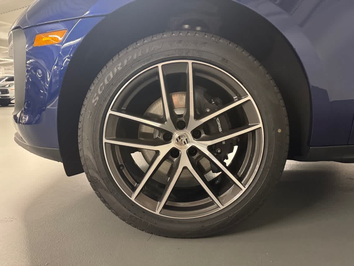 2026 Porsche Macan - Photo 11