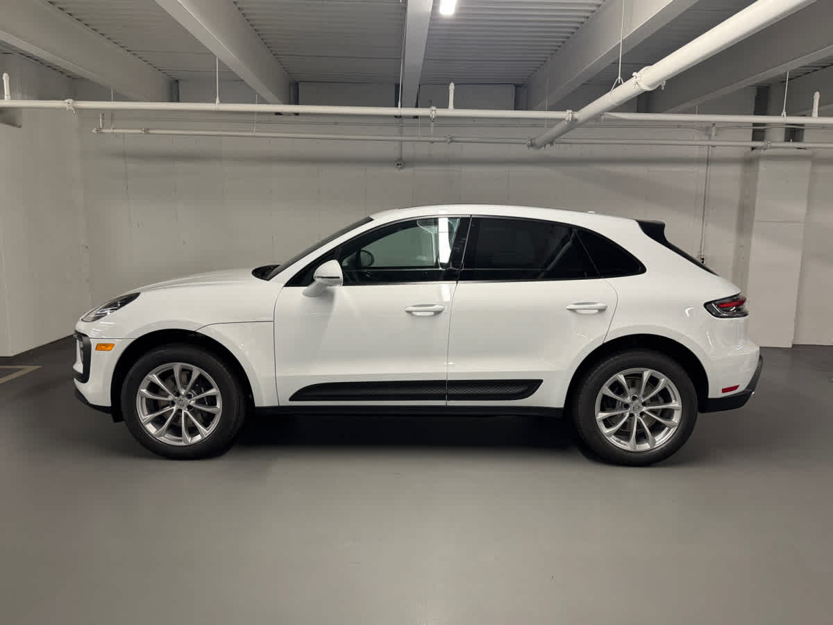 2026 Porsche Macan T photo 2