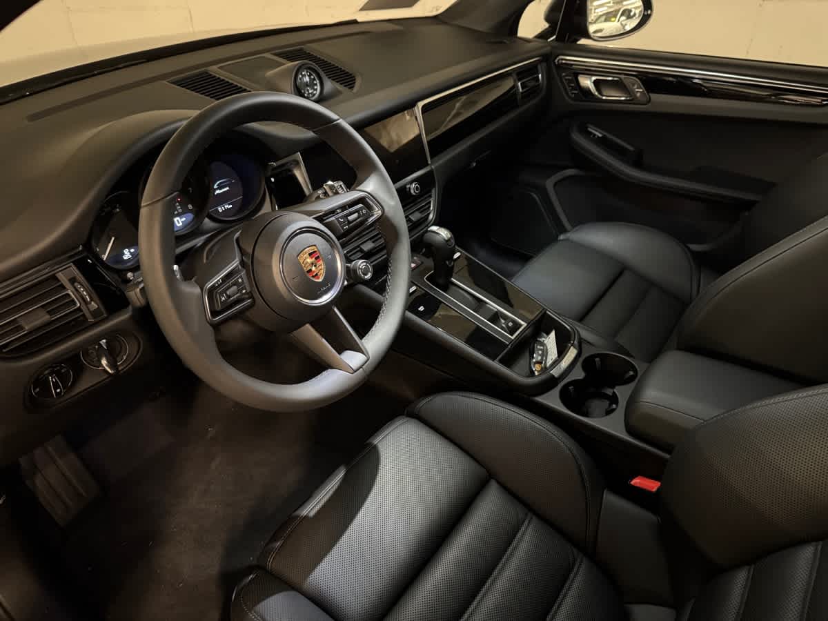 2026 Porsche Macan T photo 4