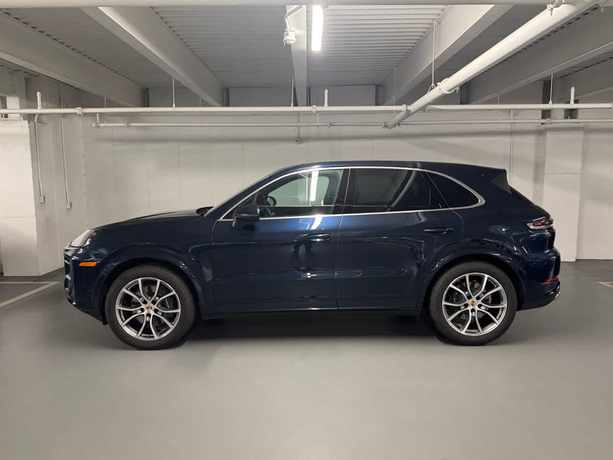 2025 Porsche Cayenne photo 2