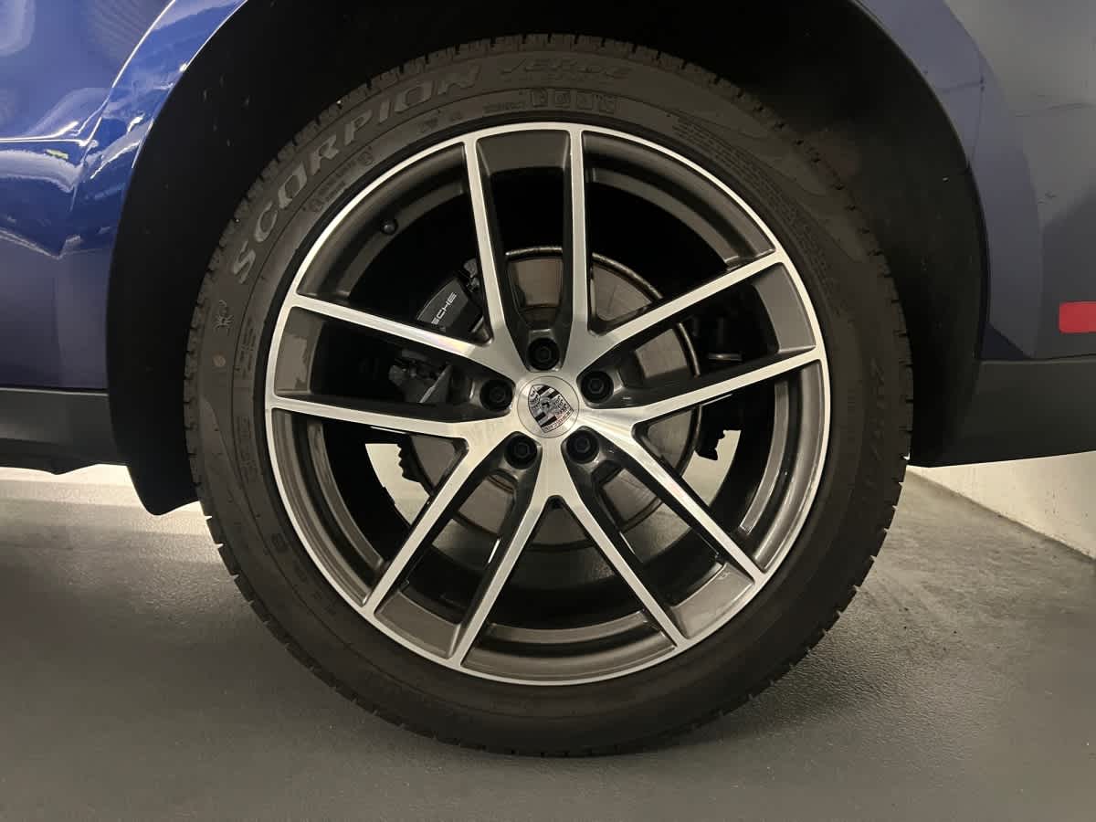 2026 Porsche Macan T - Photo 8