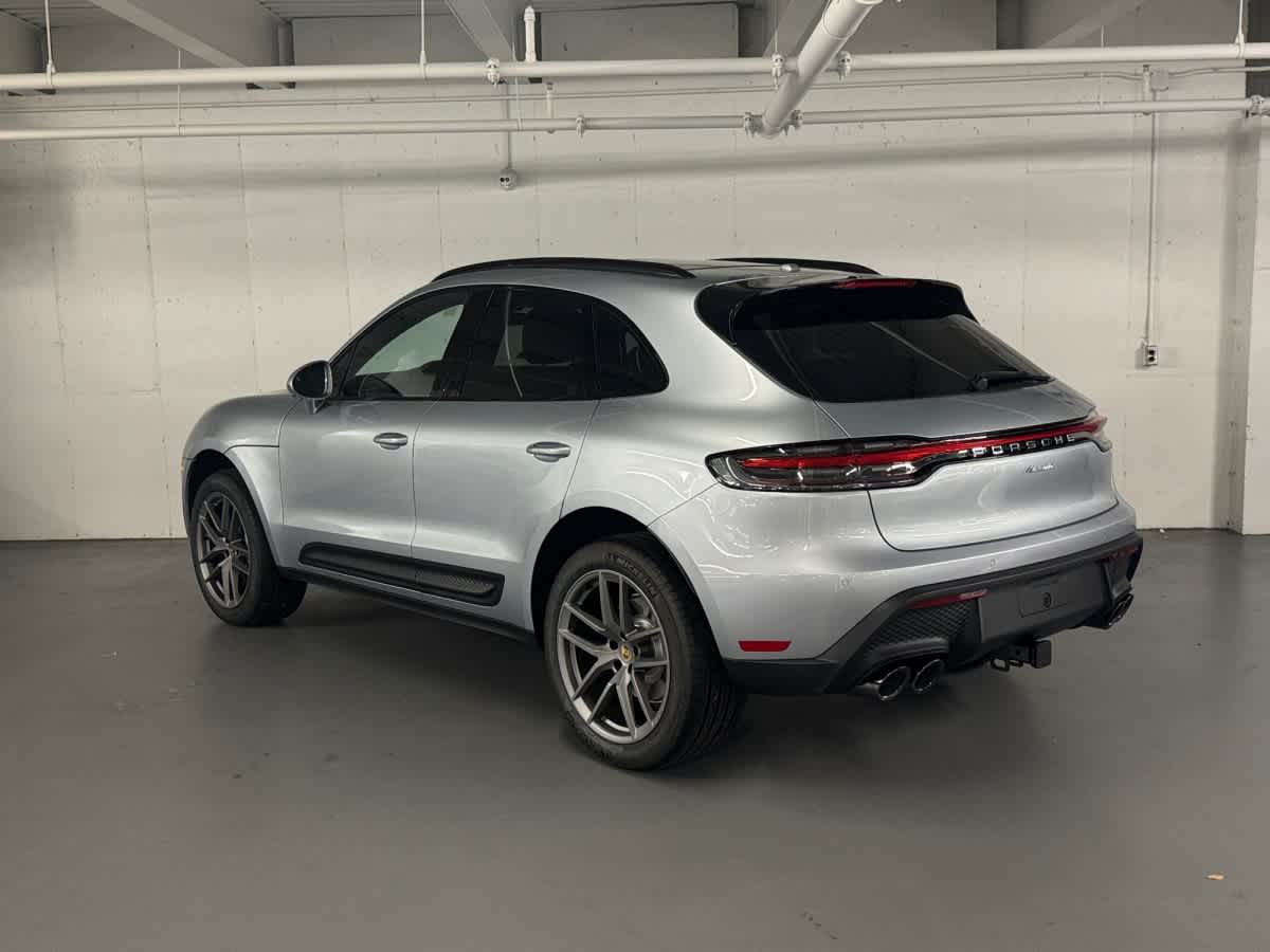 2026 Porsche Macan T photo 3
