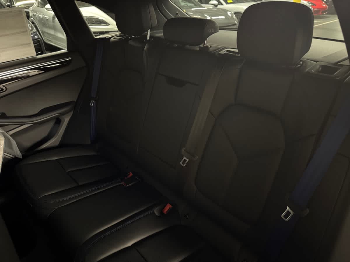 2026 Porsche Macan - Photo 21