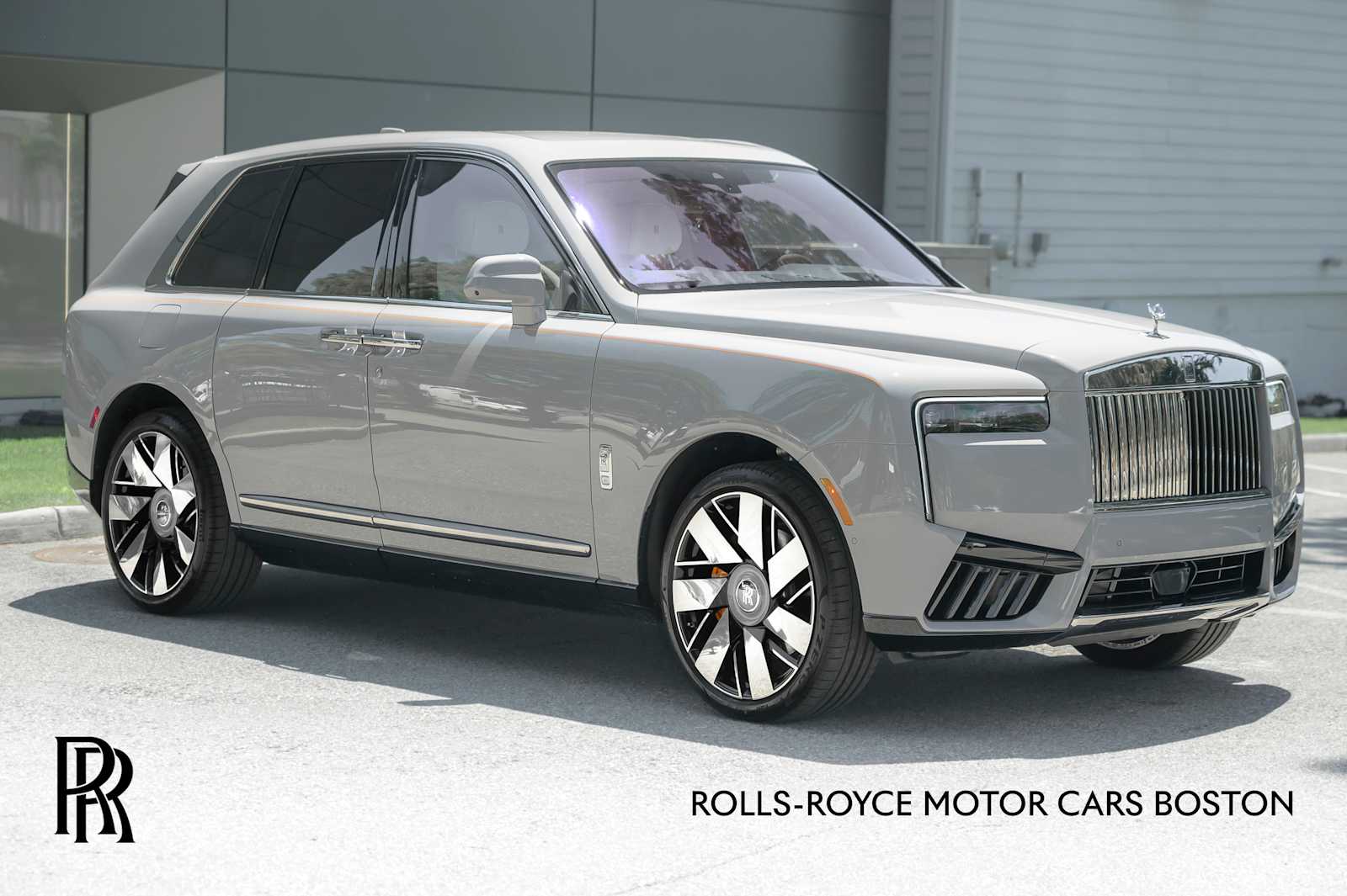 2027 Rolls-Royce Cullinan -'s photo
