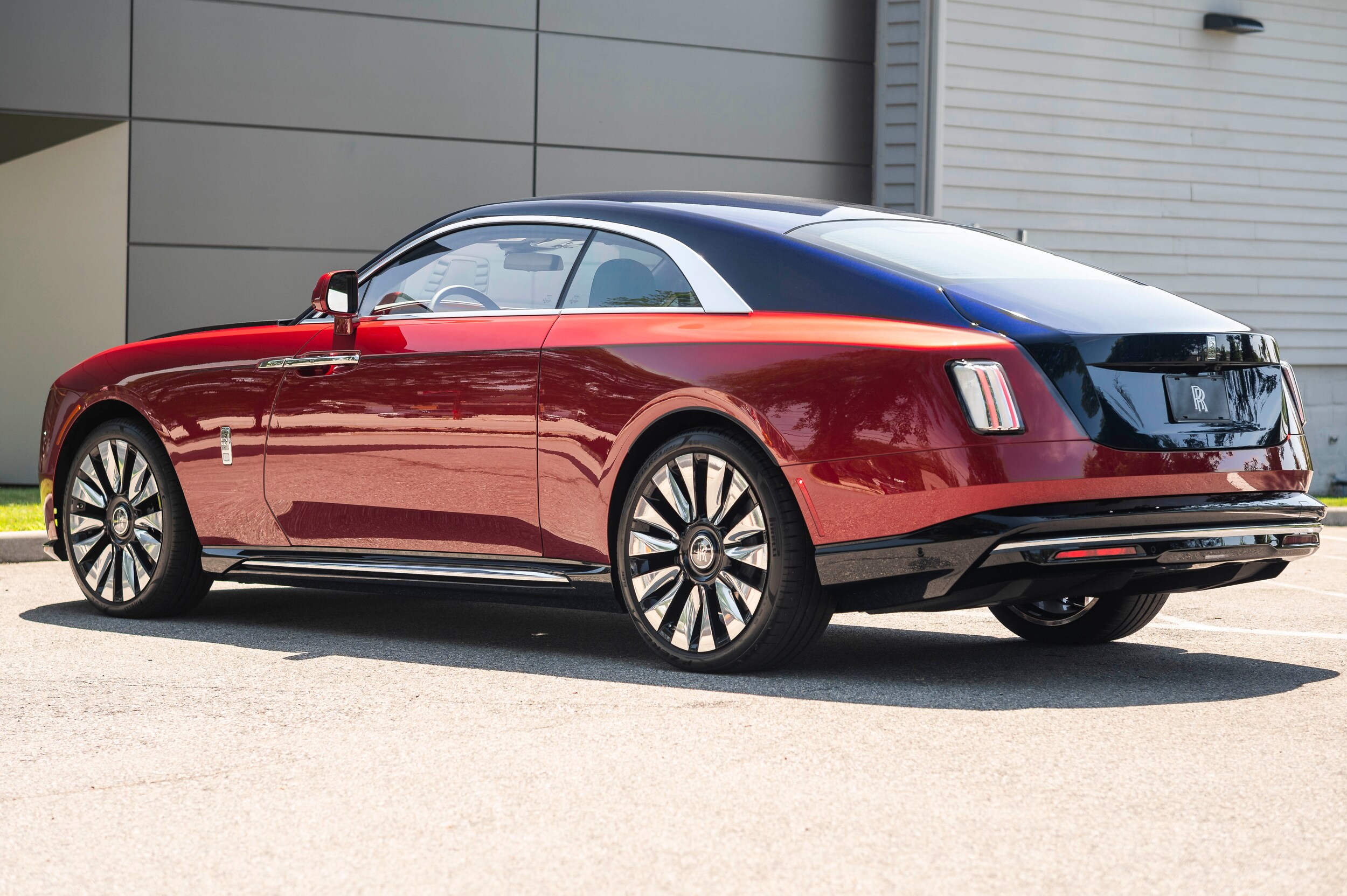 2025 Rolls Royce Spectre photo 2