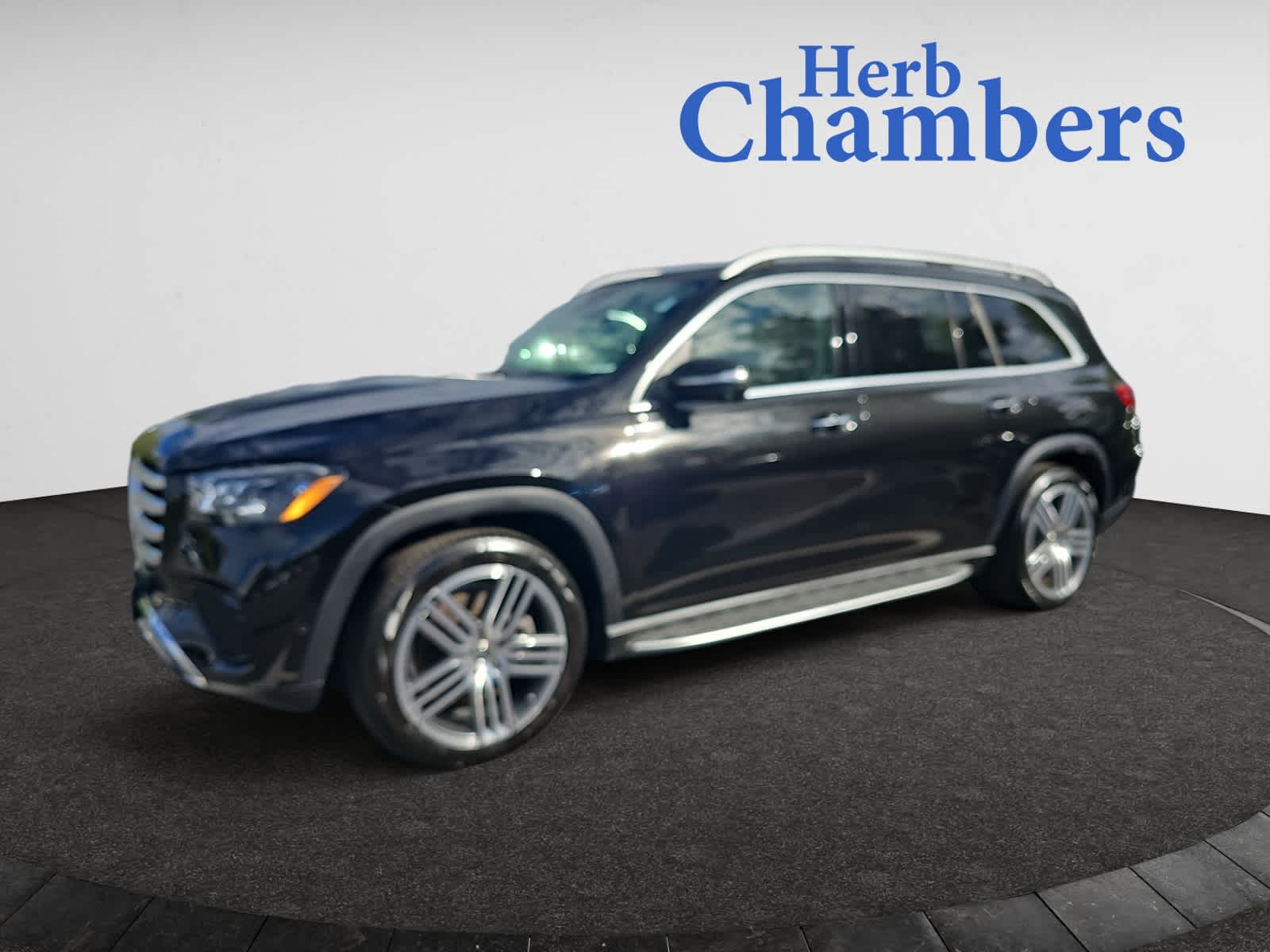 2024 Mercedes Benz GLS 450 4MATIC photo 3