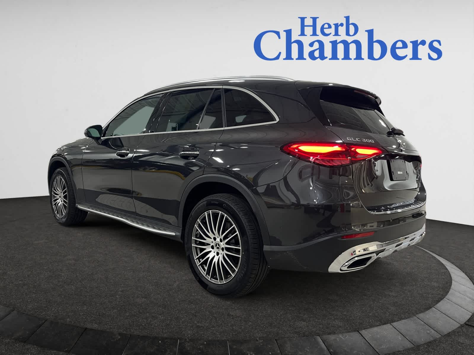 2025 Mercedes Benz GLC 300 4MATIC photo 3