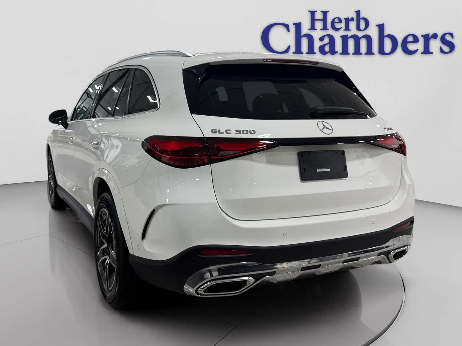 2025 Mercedes Benz GLC 300 4MATIC photo 3