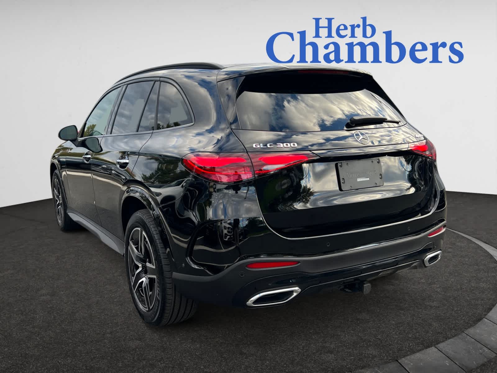 2025 Mercedes Benz GLC 300 4MATIC photo 3